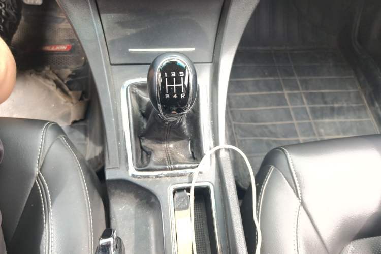 Used Geely Auto Emgrand 2017 Sedan Million Edition 1.5L Manual Upward Connect Version Gear Lever