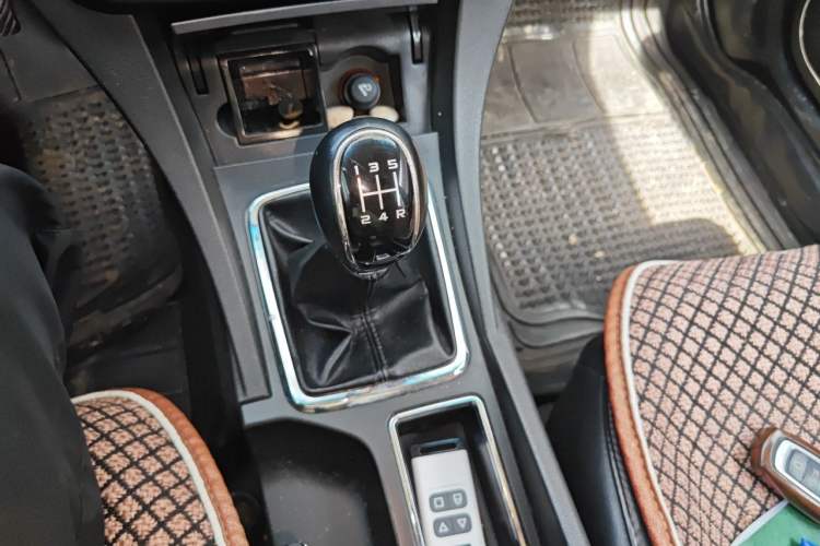 Used Geely Auto Emgrand 2017 Hatchback RS Million Edition 1.5L Manual Upward Version Gear Lever