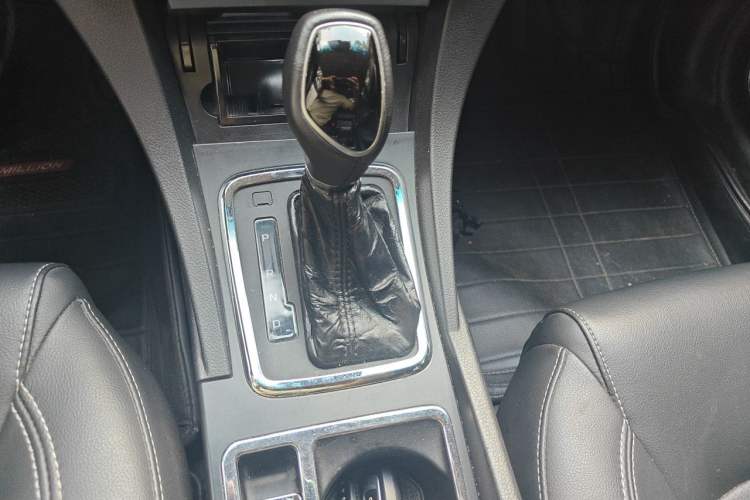 Used Geely Auto Emgrand 2017 Sedan Million Edition 1.5L CVT Upward Connectivity Version Gear Lever