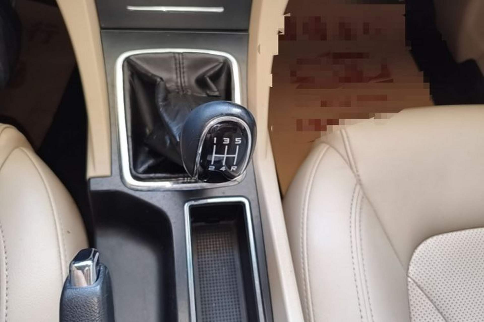 Used Geely Auto Emgrand 2017 Sedan Million Edition 1.5L Manual Luxury Model Gear Lever