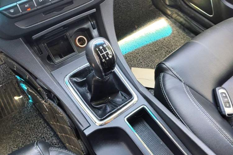 Used Geely Auto Emgrand 2017 Sedan Million Edition 1.5L Manual - Upward Version Gear Lever