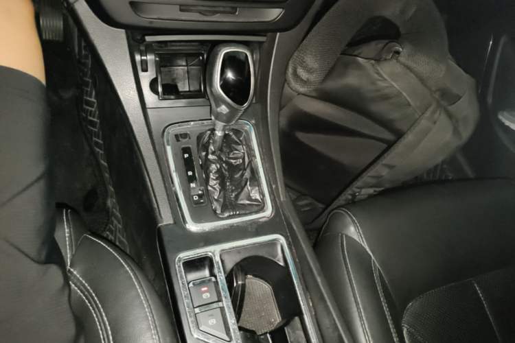 Used Geely Auto Emgrand 2017 Sedan Million Edition 1.5L CVT Upward Connectivity Version Gear Lever