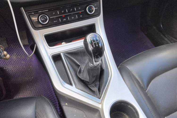 Used Geely Auto Emgrand 2017 Sedan Million Edition 1.5L Manual Upward Connect Version Gear Lever