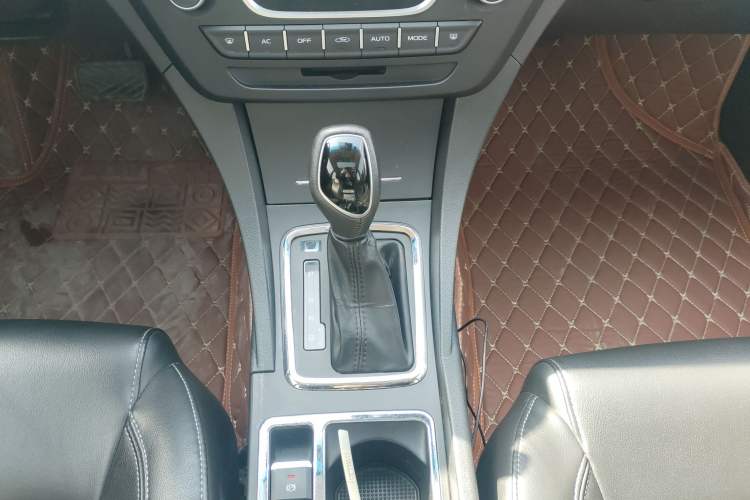 Used Geely Auto Emgrand 2017 Sedan Million Edition 1.5L CVT Upward Connectivity Version Gear Lever