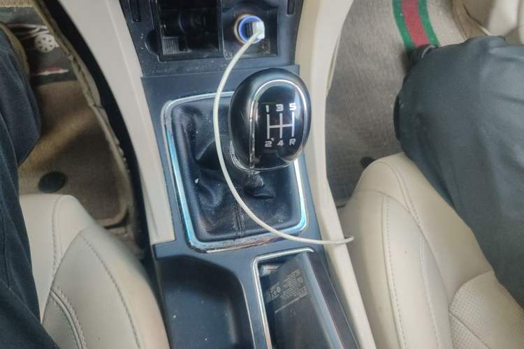 Used Geely Auto Emgrand 2017 Sedan Million Edition 1.5L Manual Luxury Model Gear Lever