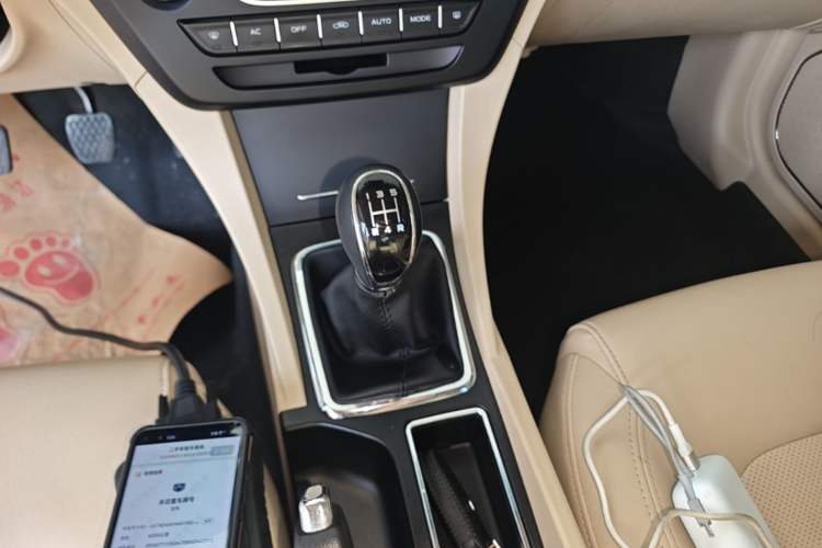 Used Geely Auto Emgrand 2017 Sedan Million Edition 1.5L Manual Luxury Model Gear Lever