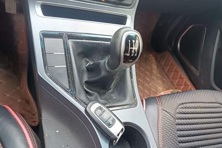 Used Geely Auto Emgrand 2017 Sedan Million Edition 1.5L Manual - Upward Version Gear Lever
