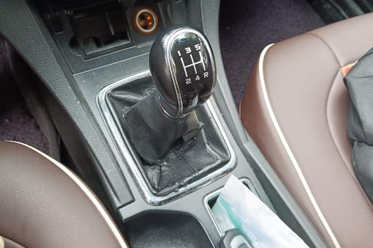 Used Geely Auto Emgrand 2017 Sedan Million Edition 1.5L Manual - Upward Version Gear Lever