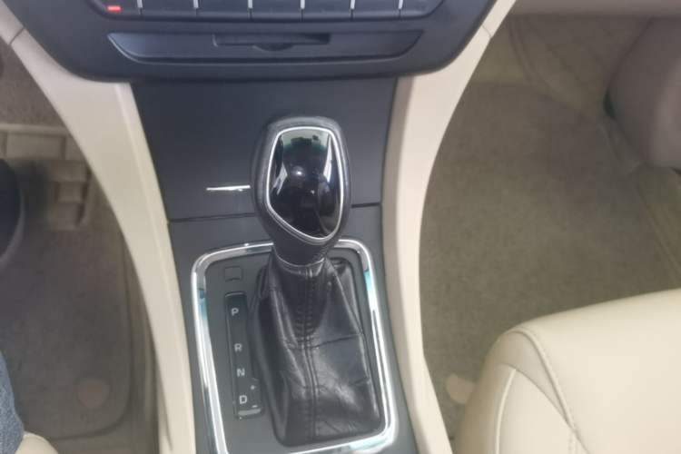 Used Geely Auto Emgrand 2017 Sedan Million Edition 1.5L CVT Luxury Model Gear Lever