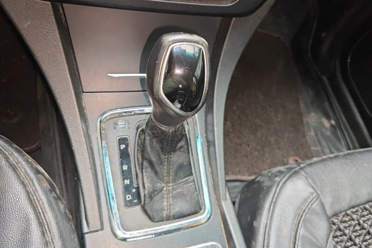 Used Geely Auto Emgrand 2017 Sedan Million Edition 1.5L CVT Upward Version Gear Lever