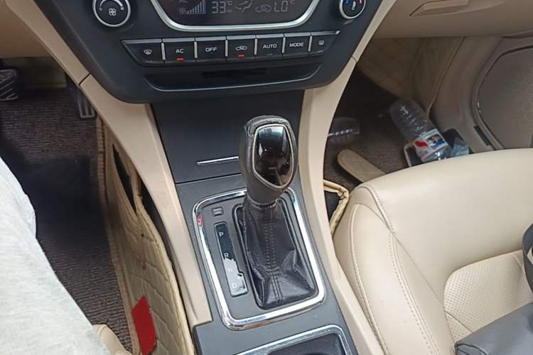 Used Geely Auto Emgrand 2017 Sedan Million Edition 1.5L CVT Luxury Model Gear Lever
