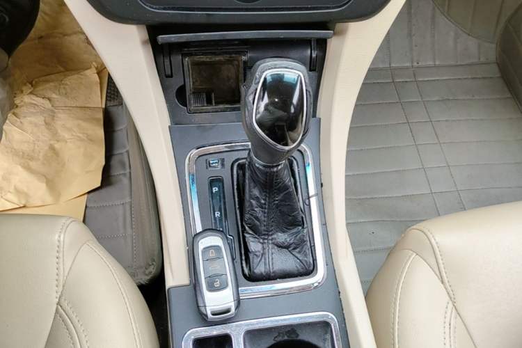 Used Geely Auto Emgrand 2017 Sedan Million Edition 1.5L CVT Luxury Model Gear Lever