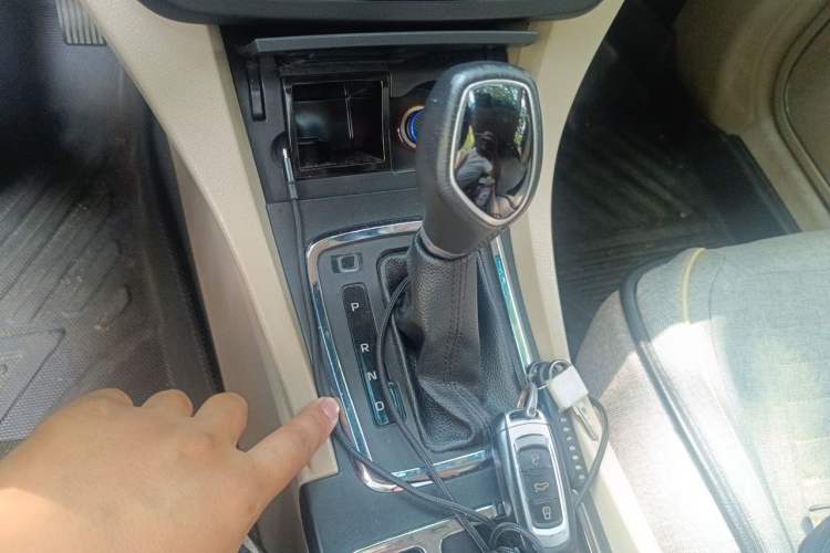 Used Geely Auto Emgrand 2017 Sedan Million Edition 1.5L CVT Luxury Model Gear Lever