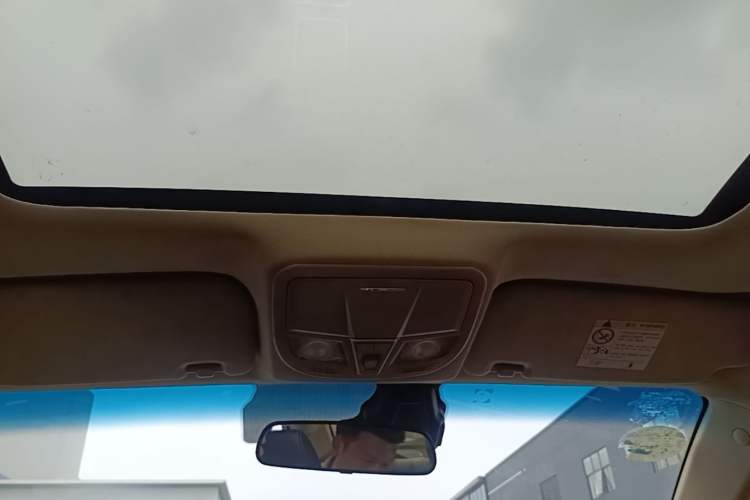 Used Geely Auto Emgrand 2017 Sedan Million Edition 1.5L CVT Upward Version Headliner