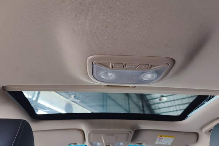 Used Geely Auto Emgrand 2017 Sedan Million Edition 1.5L Manual - Upward Version Headliner