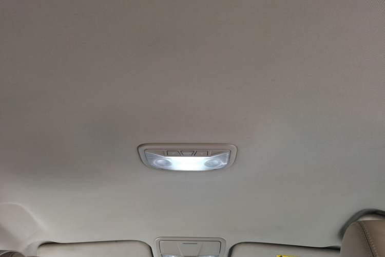 Used Geely Auto Emgrand 2017 Sedan Million Edition 1.5L Manual Luxury Model Headliner
