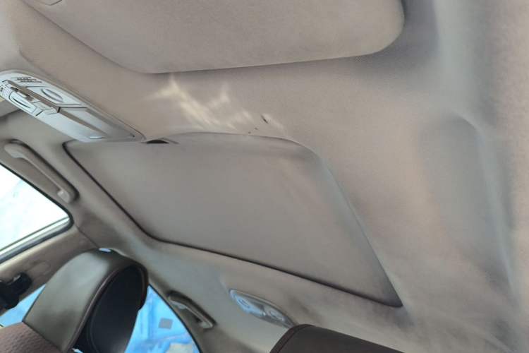 Used Geely Auto Emgrand 2017 Sedan Million Edition 1.5L Manual - Upward Version Headliner
