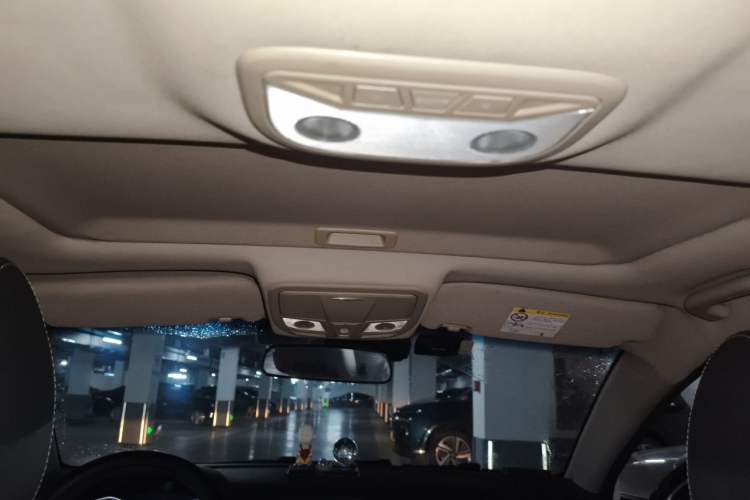 Used Geely Auto Emgrand 2017 Sedan Million Edition 1.5L CVT Upward Connectivity Version Headliner