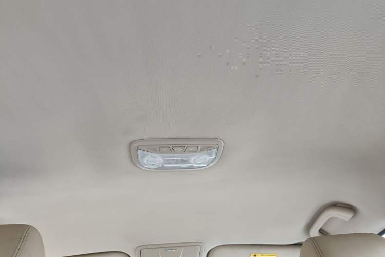 Used Geely Auto Emgrand 2017 Sedan Million Edition 1.5L Manual Luxury Model Headliner