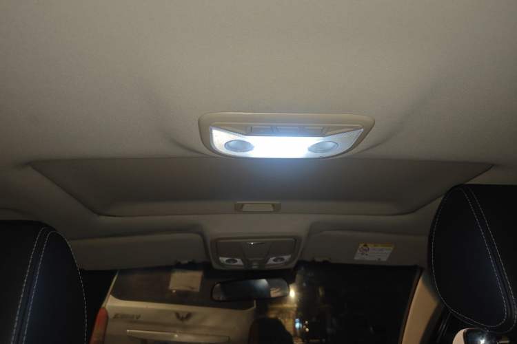 Used Geely Auto Emgrand 2017 Sedan Million Edition 1.5L Manual - Upward Version Headliner