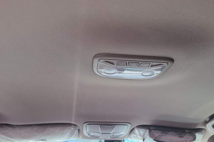Used Geely Auto Emgrand 2017 Sedan Million Edition 1.5L Manual Luxury Model Headliner