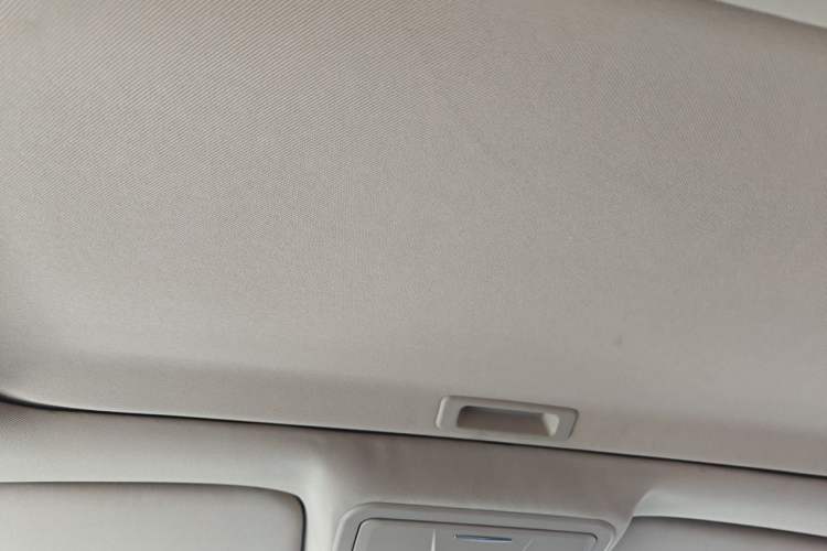 Used Geely Auto Emgrand 2017 Sedan Million Edition 1.5L CVT Upward Version Headliner