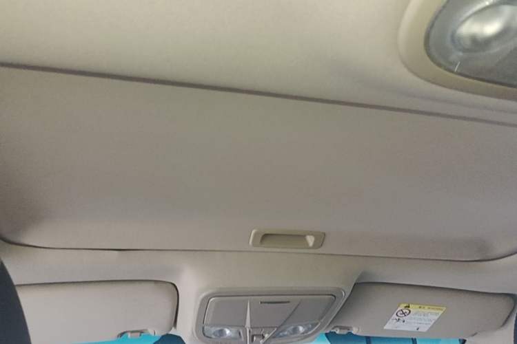 Used Geely Auto Emgrand 2017 Sedan Million Edition 1.5L CVT Upward Connectivity Version Headliner