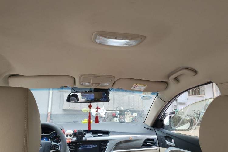 Used Geely Auto Emgrand 2017 Sedan Million Edition 1.5L Manual Luxury Model Headliner