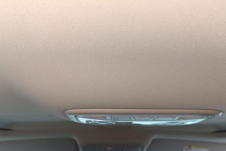 Used Geely Auto Emgrand 2017 Sedan Million Edition 1.5L Manual - Upward Version Headliner