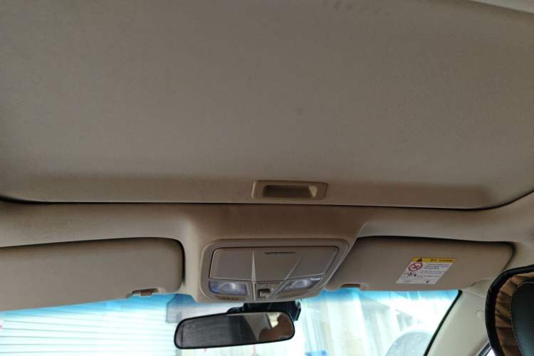Used Geely Auto Emgrand 2017 Sedan Million Edition 1.5L Manual Upward Connect Version Headliner
