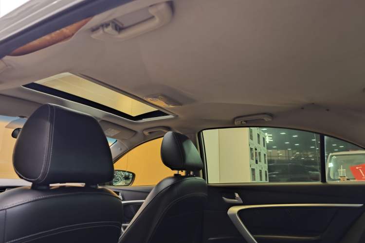 Used Geely Auto Emgrand 2017 Sedan Million Edition 1.5L CVT Upward Version Headliner
