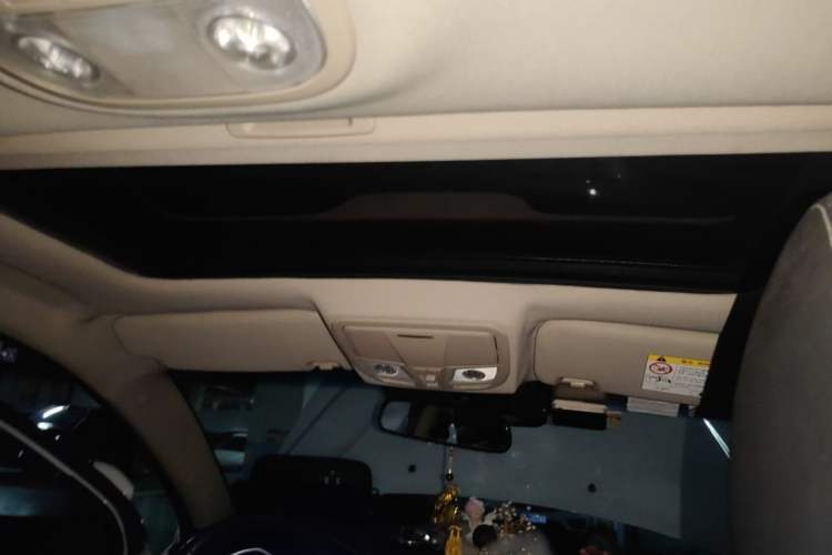Used Geely Auto Emgrand 2017 Sedan Million Edition 1.5L Manual - Upward Version Headliner