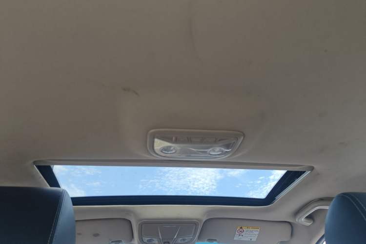Used Geely Auto Emgrand 2017 Sedan Million Edition 1.5L CVT Upward Version Headliner