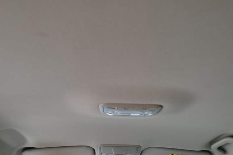Used Geely Auto Emgrand 2017 Sedan Million Edition 1.5L Manual Luxury Model Headliner