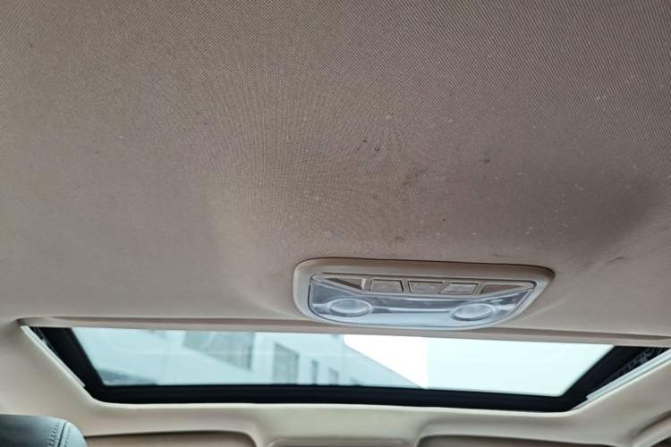 Used Geely Auto Emgrand 2017 Sedan Million Edition 1.5L CVT Upward Version Headliner