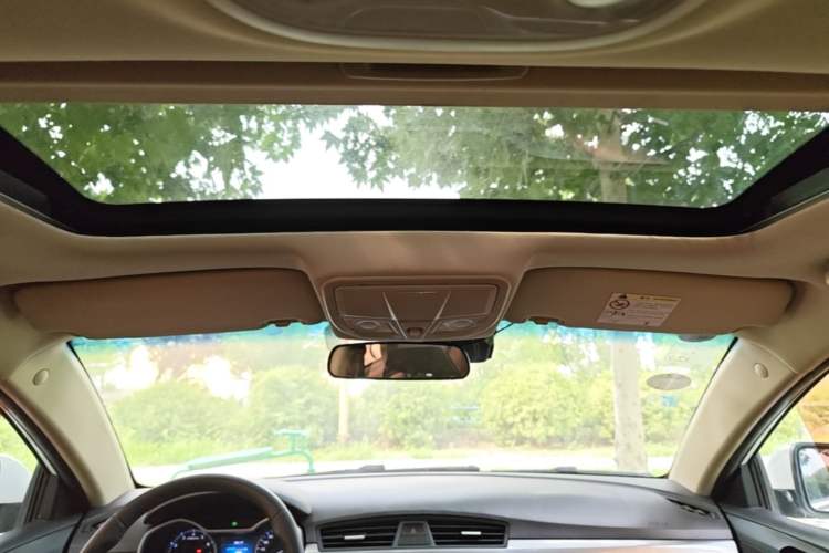 Used Geely Auto Emgrand 2017 Sedan Million Edition 1.5L CVT Upward Version Headliner