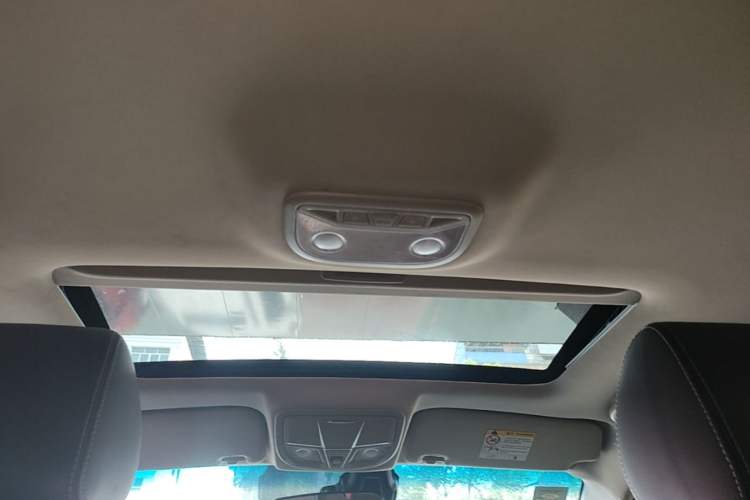 Used Geely Auto Emgrand 2017 Sedan Million Edition 1.5L Manual - Upward Version Headliner
