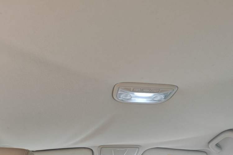 Used Geely Auto Emgrand 2017 Sedan Million Edition 1.5L Manual Luxury Model Headliner