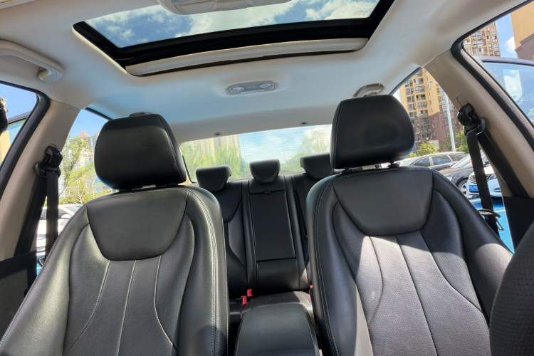 Used Geely Auto Emgrand 2017 Sedan Million Edition 1.5L CVT Upward Version Headliner