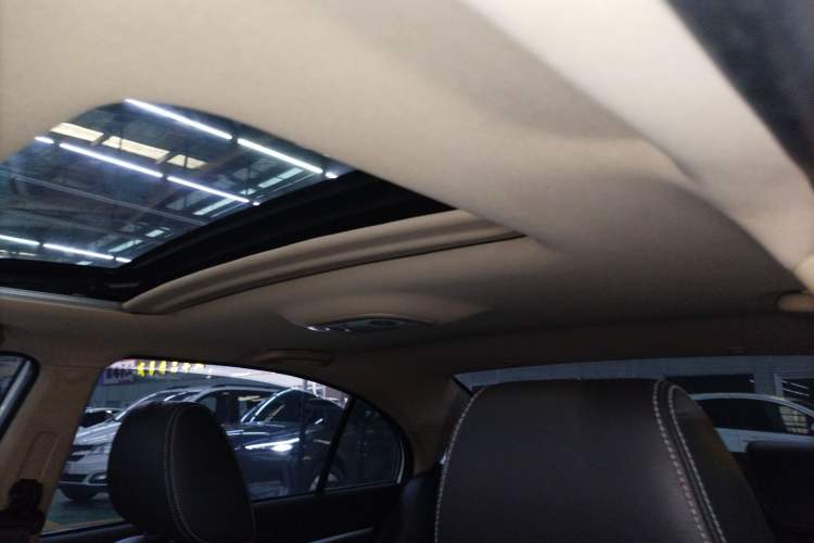Used Geely Auto Emgrand 2017 Sedan Million Edition 1.5L CVT Luxury Model Headliner