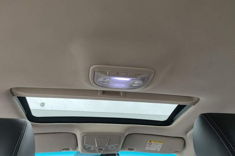 Used Geely Auto Emgrand 2017 Sedan Million Edition 1.5L Manual - Upward Version Headliner