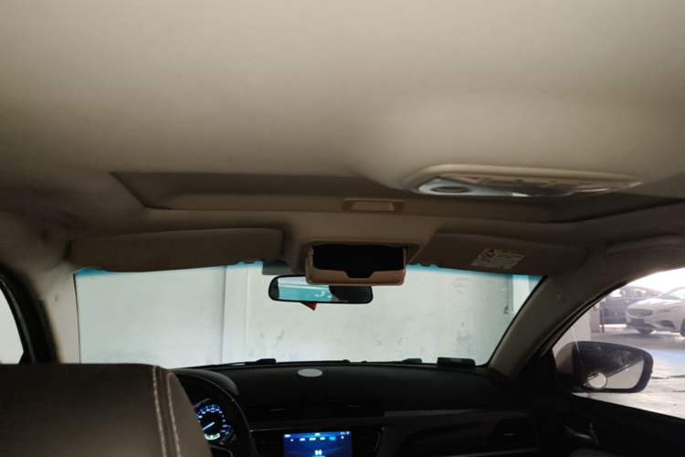 Used Geely Auto Emgrand 2017 Sedan Million Edition 1.5L CVT Upward Connectivity Version Headliner