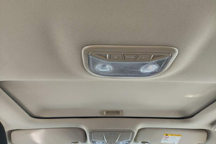 Used Geely Auto Emgrand 2017 Hatchback RS Million Edition 1.5L CVT Upward Version Headliner