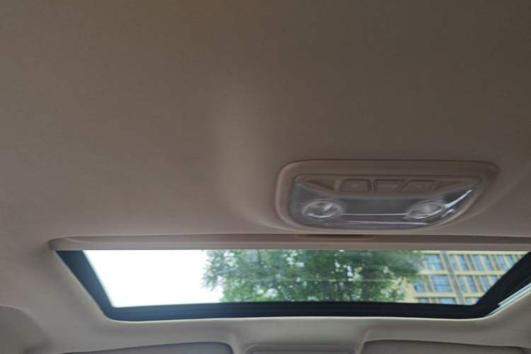Used Geely Auto Emgrand 2017 Sedan Million Edition 1.5L CVT Upward Version Headliner