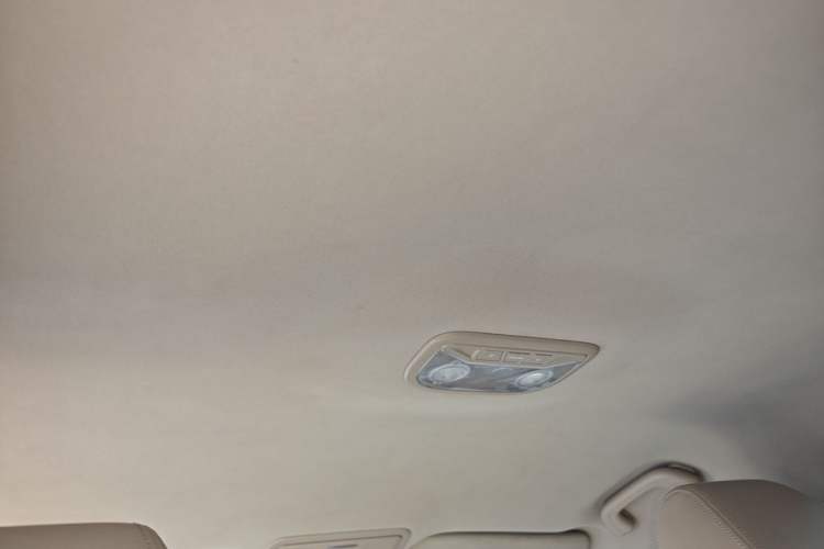 Used Geely Auto Emgrand 2017 Sedan Million Edition 1.5L Manual Luxury Model Headliner