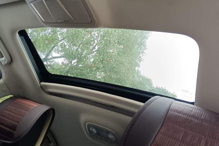 Used Geely Auto Emgrand 2017 Sedan Million Edition 1.5L Manual - Upward Version Headliner