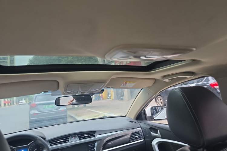 Used Geely Auto Emgrand 2017 Sedan Million Edition 1.5L CVT Upward Version Headliner
