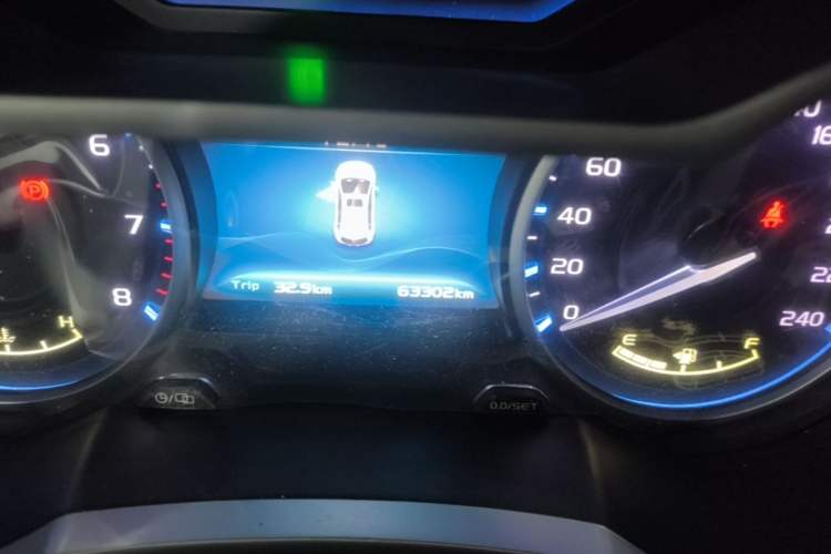 Used Geely Auto Emgrand 2017 Hatchback RS Million Edition 1.5L Manual Upward Version Instrument Cluster