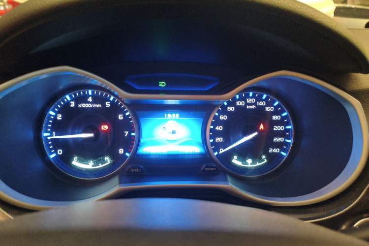 Used Geely Auto Emgrand 2017 Sedan Million Edition 1.5L Manual Upward Connect Version Instrument Cluster