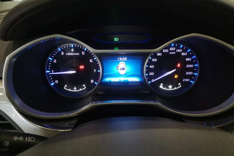 Used Geely Auto Emgrand 2017 Sedan Million Edition 1.5L CVT Upward Connectivity Version Instrument Cluster